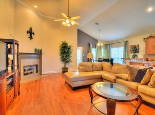 2001 Hunters Ridge Dr, Baton Rouge, LA 70816