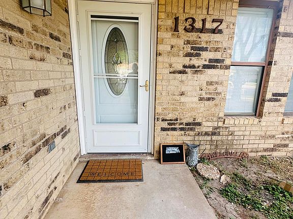5th image of 1317 Gregory Dr