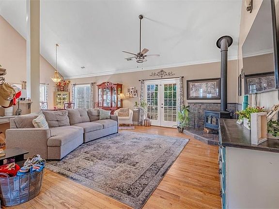 4th image of 37 Heather Cir