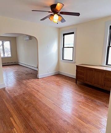 3rd image of 164 Kingsley Ave #3A