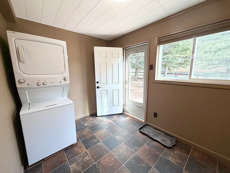 1347 Rainbow Dr — Photo 16