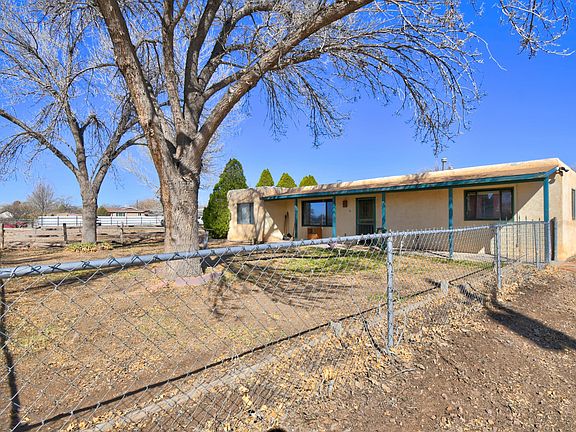 2nd image of 15 Los Cerritos Dr