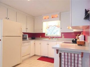 957 Genthner Rd APT 3, Waldoboro, ME 04572