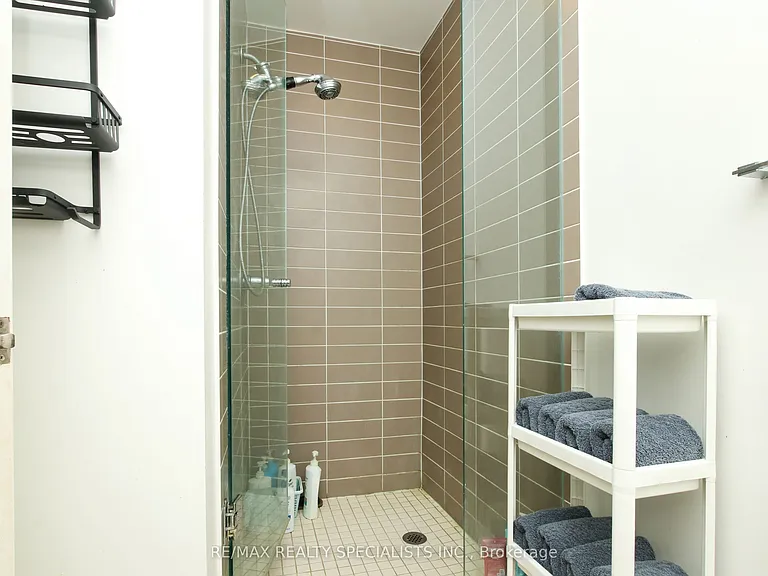 1 Hurontario St #1005 — Photo 18