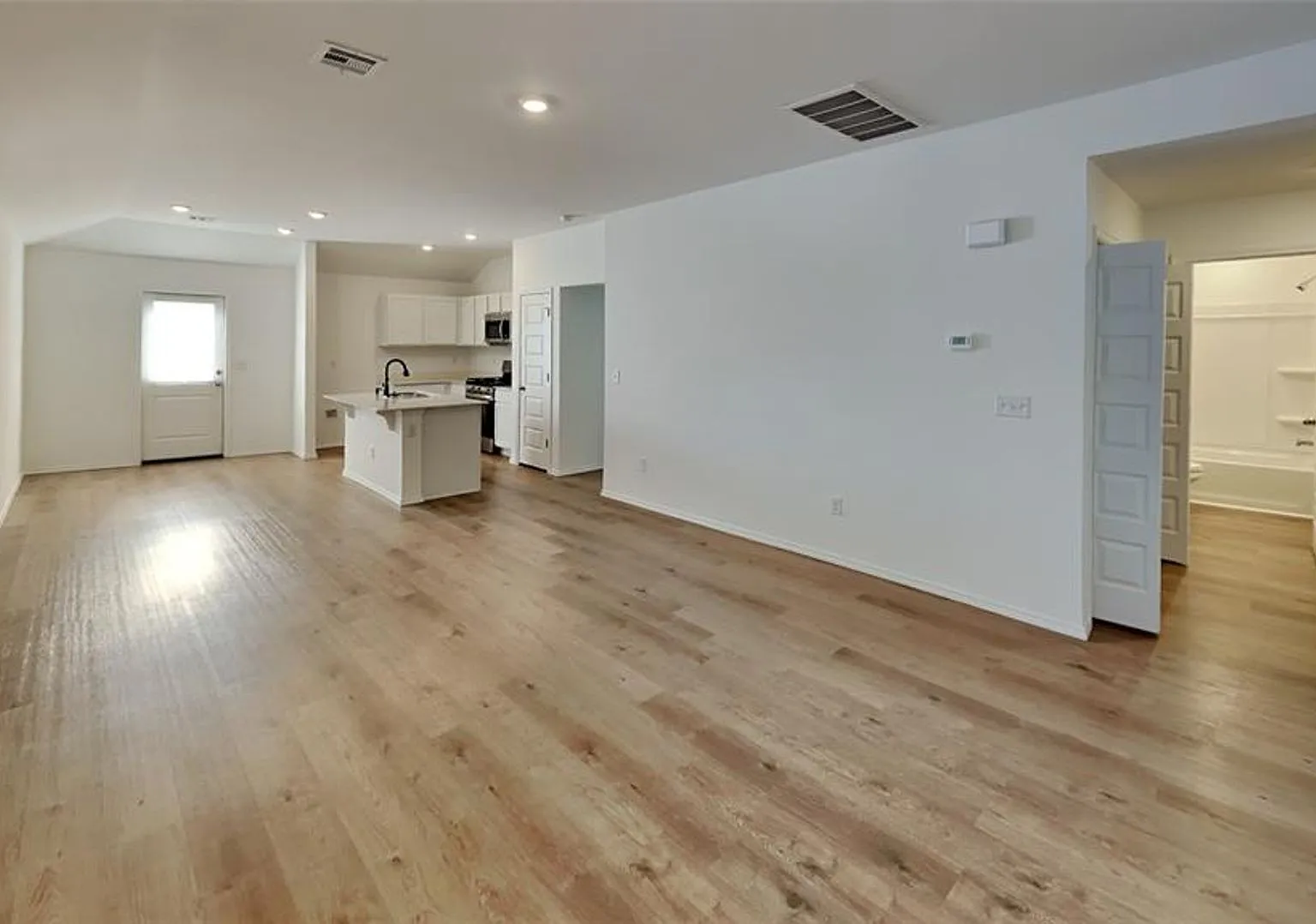 Brand New Beautiful and Spacious 3 Bedroom 2 Bathroom Home in Yukon Public Schools — Photo 4