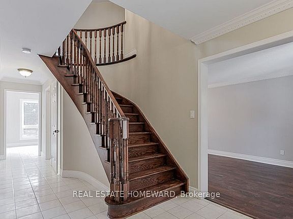 3rd image of 822 Firth Ct