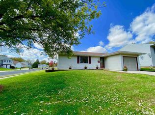 4445 W Castleton Rd, Peoria, IL 61615