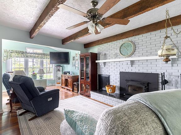 4th image of 1035 Rolling Hill Dr