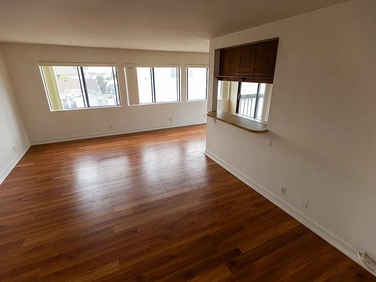 1327 W 9th St #4 — Photo 11