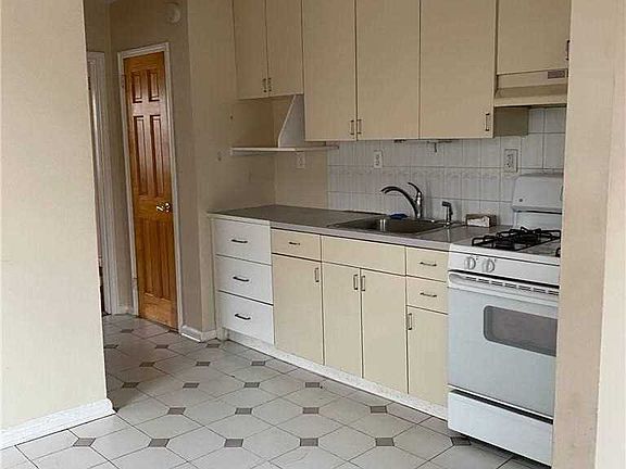 4th image of 532 E Broadway APT 4