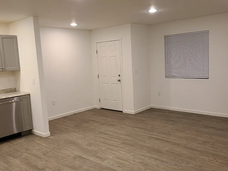 410 S Adams Ave — Photo 3