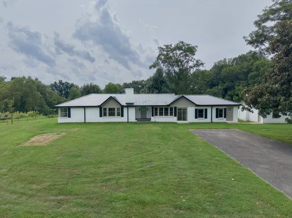 631 Bethany Rd, Red Boiling Springs, TN 37150