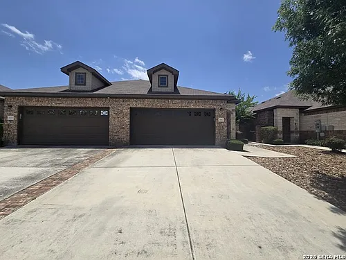 685 Creekside Cir Photo 1