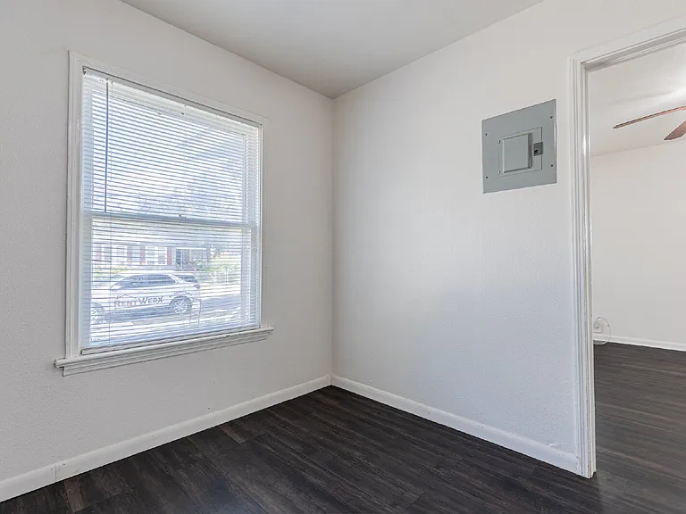 534 Walton Ave — Photo 12