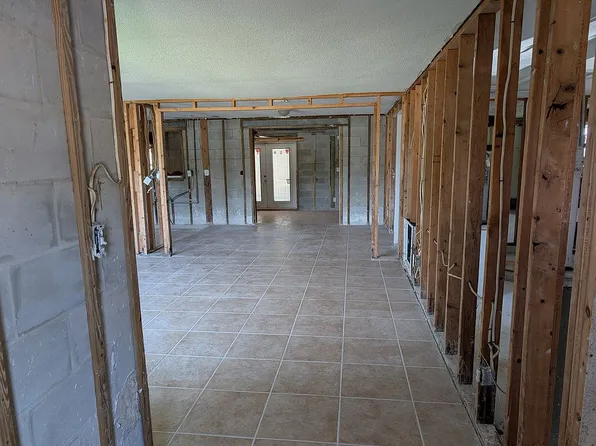 5925 Venetian Blvd NE, Saint Petersburg, FL 33703