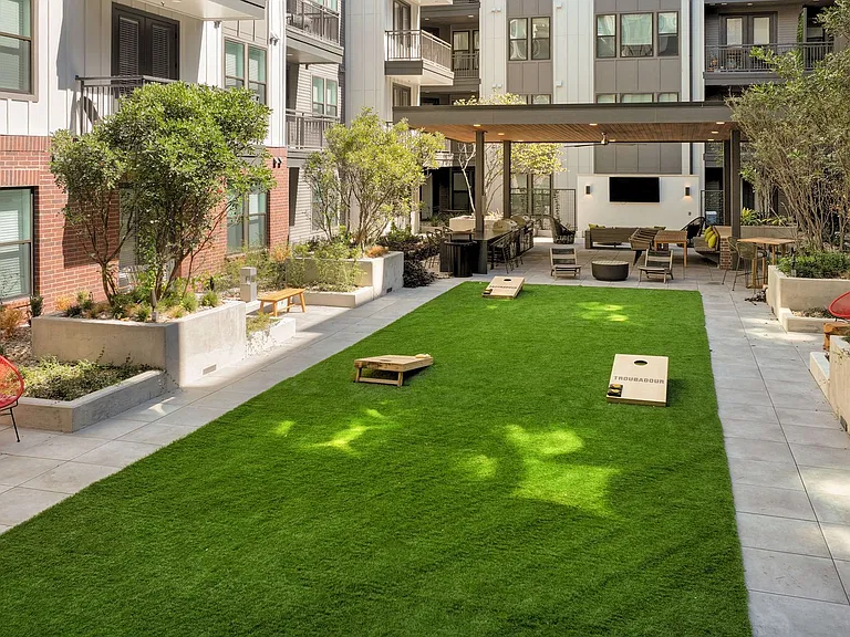Troubadour Apartments — Photo 63