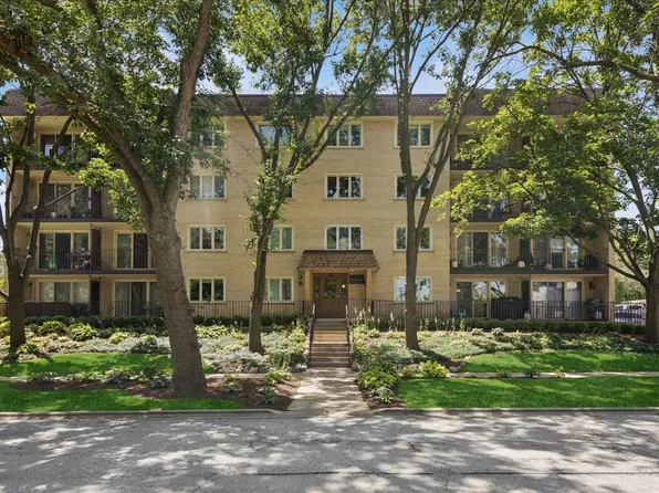 225 E Wing St APT 201, Arlington Heights, IL 60004