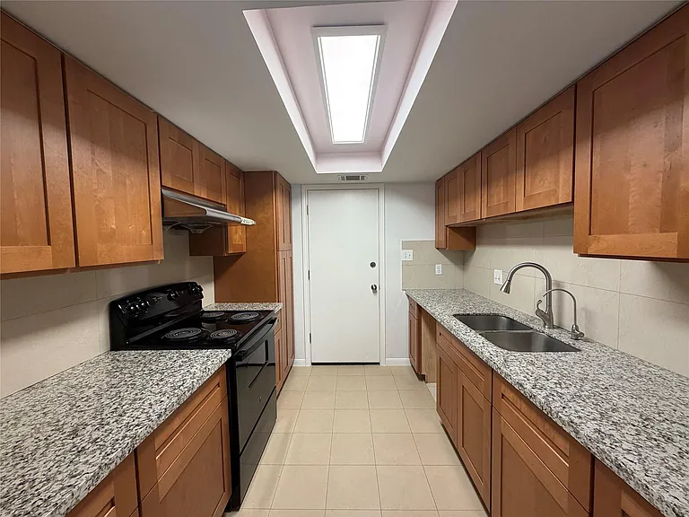 7214 Crownwest St #7214 — Photo 18