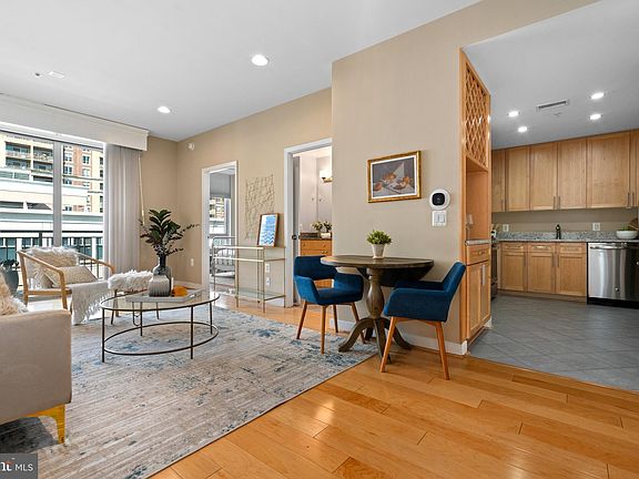 5th image of 820 N Pollard St APT 916