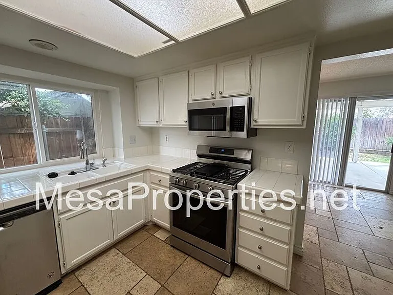 14925 Dandelion Ct — Photo 6