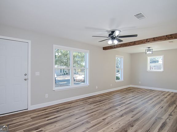 3rd image of 421 Vienna Cir