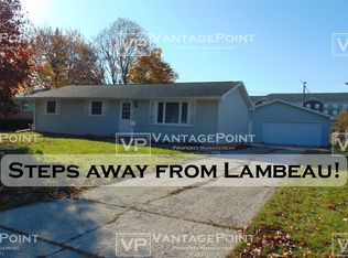 1015 Shadow Ln, Green Bay, WI 54304