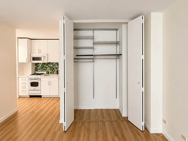 45 E 25th St #11D — Photo 3