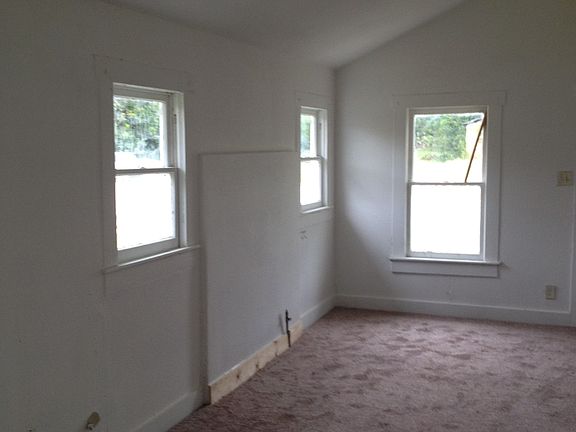 4th image of 5313 Wellesley Ave