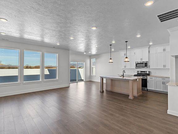 2nd image of 1603 W Silver Canoe Way