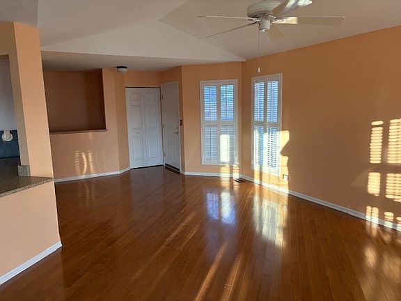 4th image of 111 Ione Dr Unit A