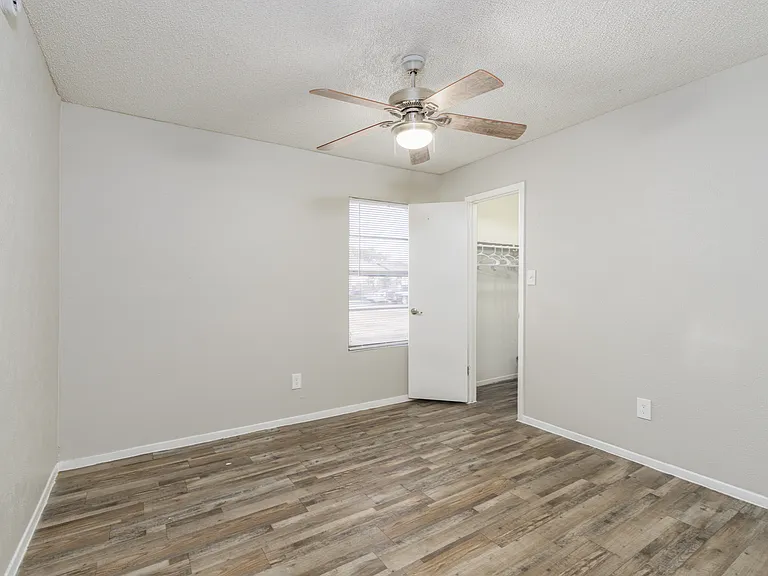 Rock Island Apartments — Photo 6