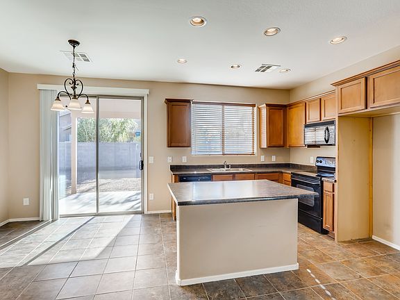 2nd image of 33141 N Roadrunner Ln