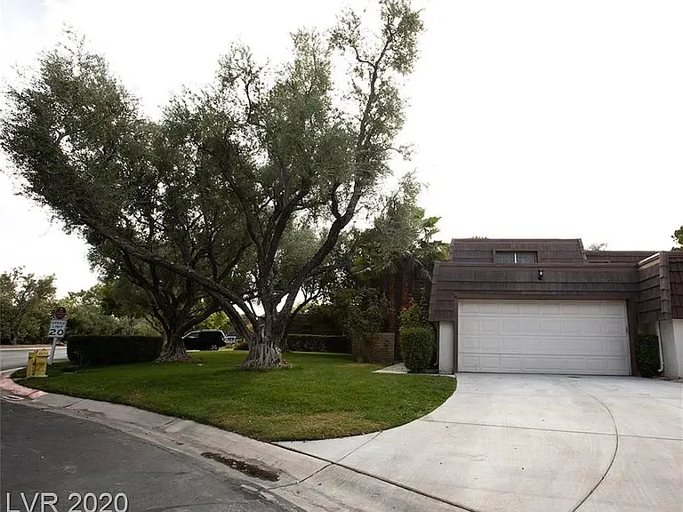 1125 Vegas Valley Dr — Photo 1