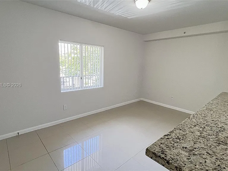 909 SW 15th Ave #1 — Photo 8