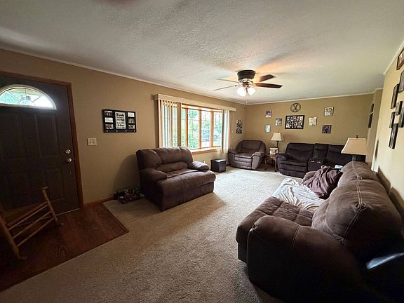 2nd image of 425 N Farley Rd