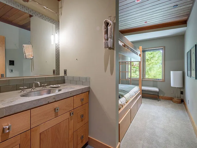 568 Hidden Lake Ct — Photo 34