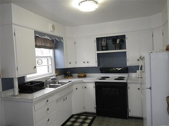 4th image of 315 W Iron St