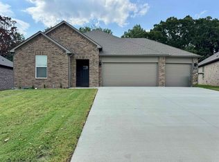 405 Lainey Dr, Maumelle, AR 72113