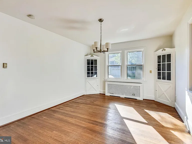 400 Meadow Ln — Photo 4