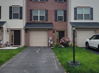 80 Katelyn Dr, New Oxford, PA 17350