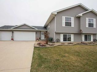 2140 Hillside Dr, Ely, IA 52227