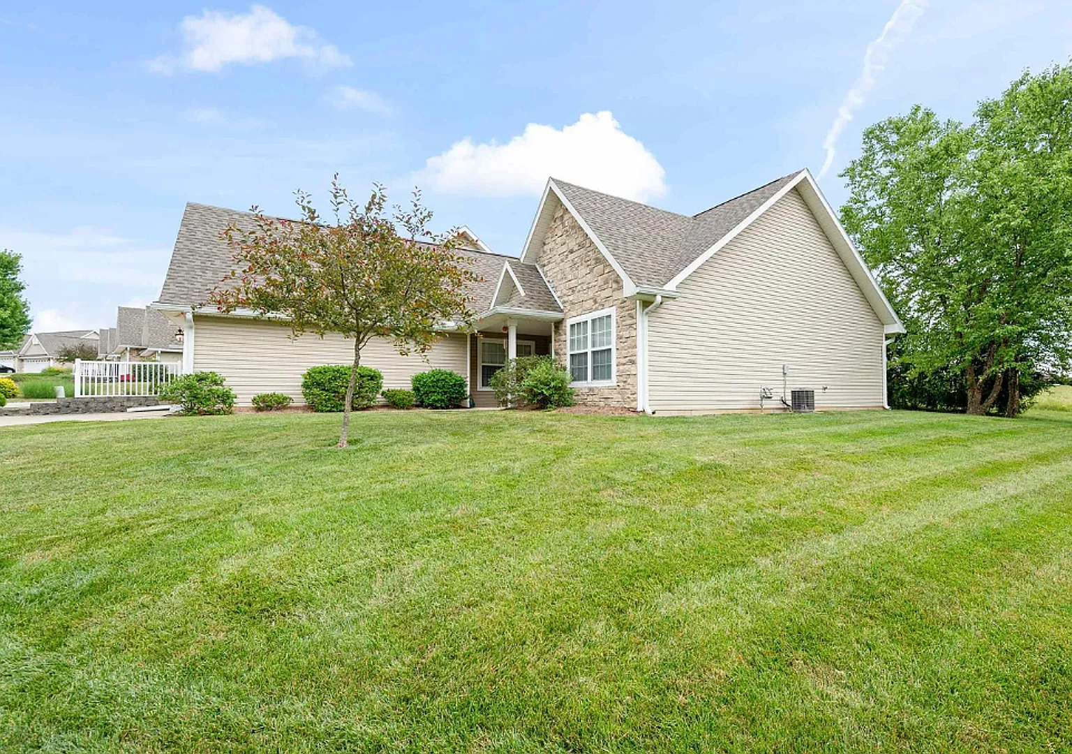 Arbor Ridge: 3 Bedroom, 2 Bath - Available Now! — Photo 3