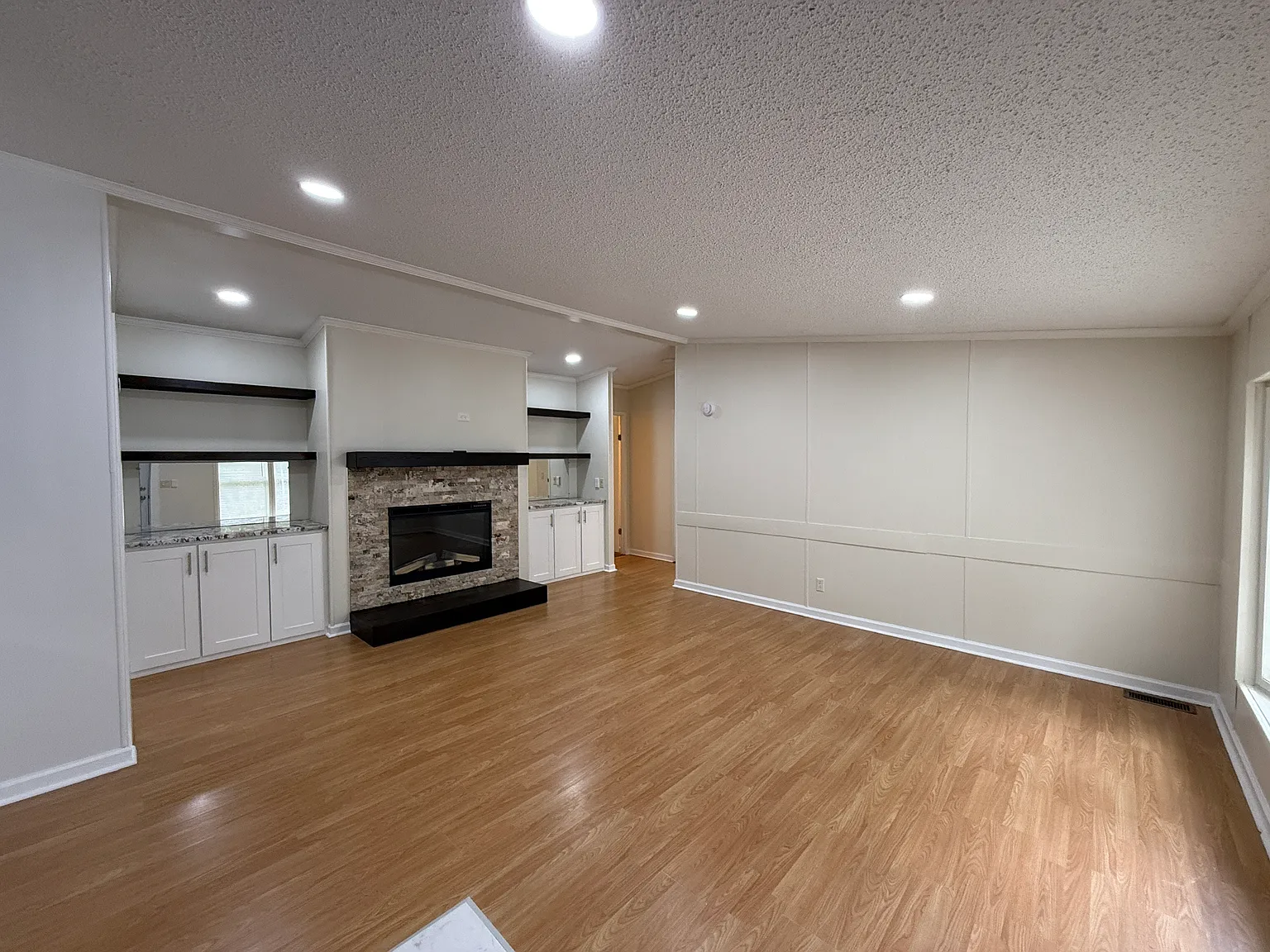 3 bed, 1290 sqft, $2,200 — Photo 3