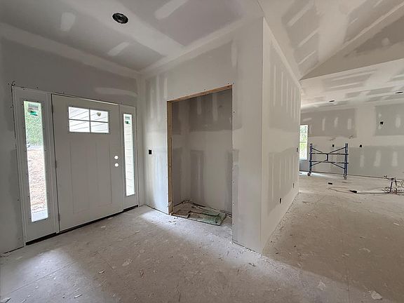 3rd image of 971 Edward Dr