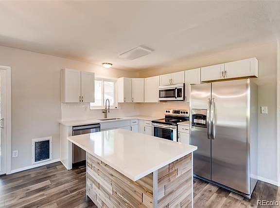 2nd image of 401 Crest St