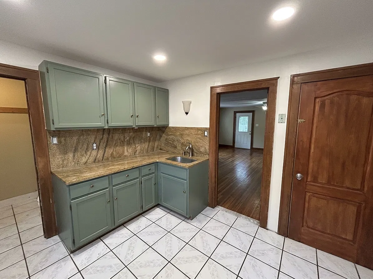 2 bed, 1100 sqft, $1,800 — Photo 1