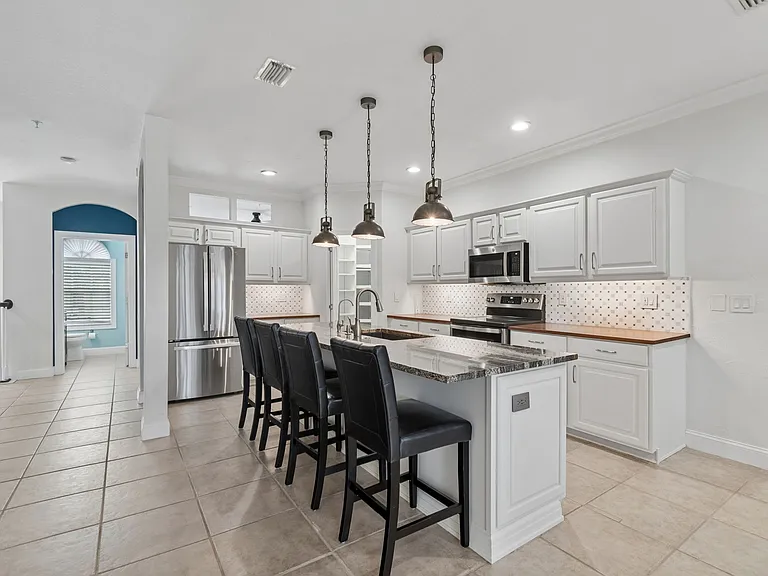 Gourmet kitchen
