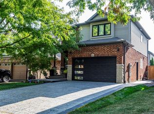252 Upper Mount Albion Rd, Hamilton, ON L8J0B1