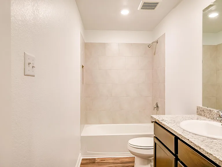 617 Riverdale Dr — Photo 4