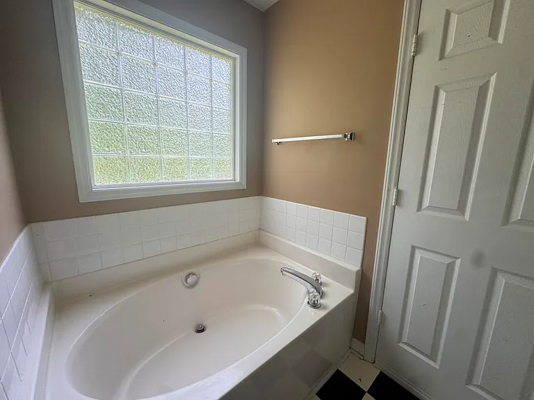 547 Lockwood Dr — Photo 5